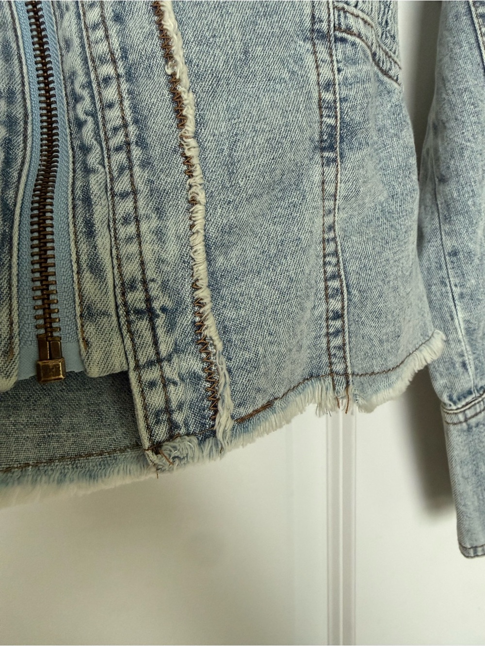 NWOT We The Free Cinched Waist Light Blue Denim Jacket with Zip Front XS NWOT - Picture 2 of 5